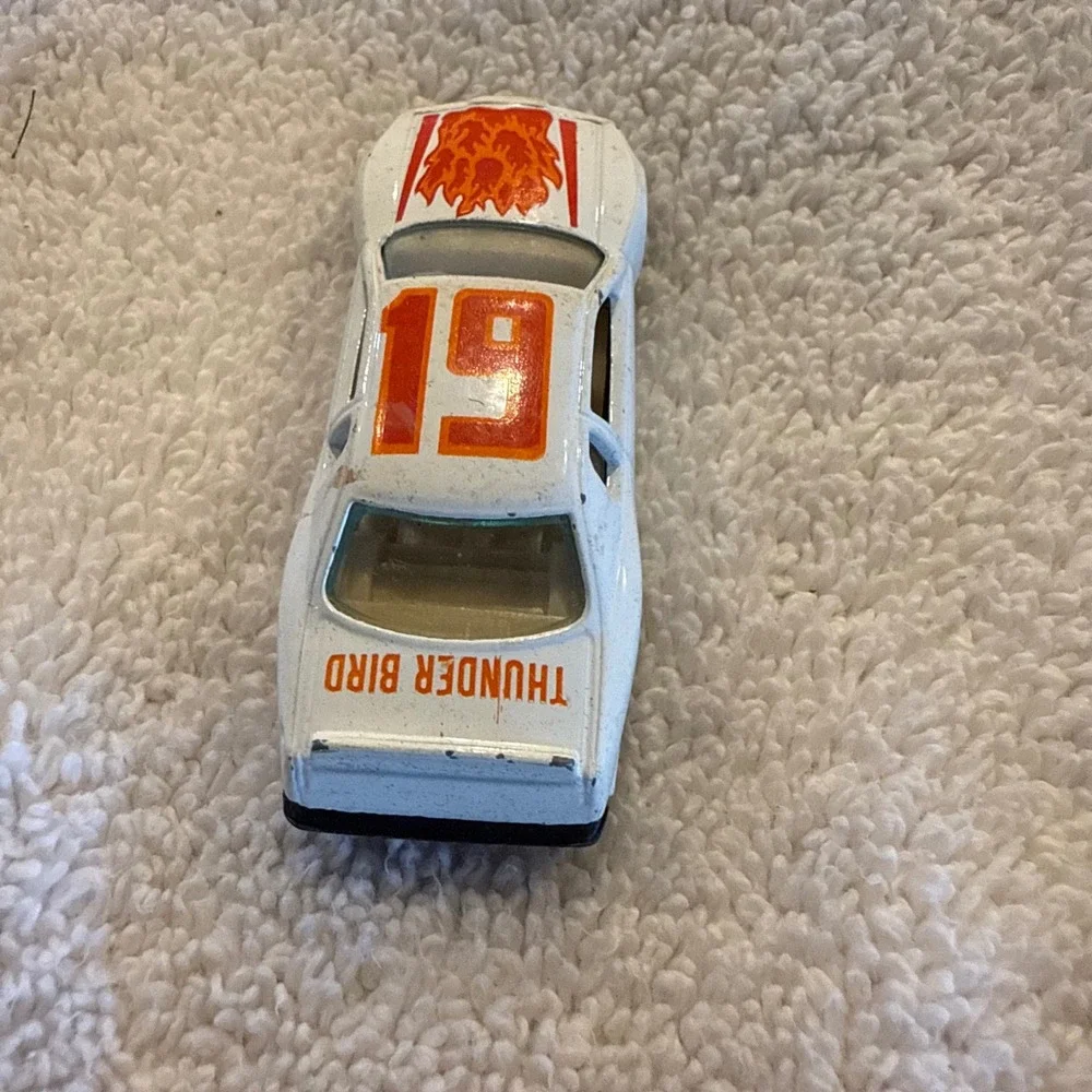 Yatming No 1033 Ford‎ Thunderbird Stock Car White Orange Flames 61 Diecast
